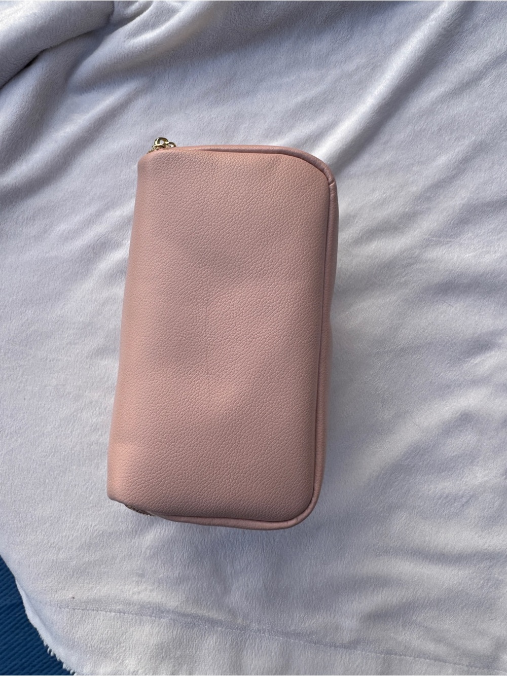CHANEL Pink Quilted CC Leather Cosmetic Pouch with Gold Zipper - Picture 4 of 11